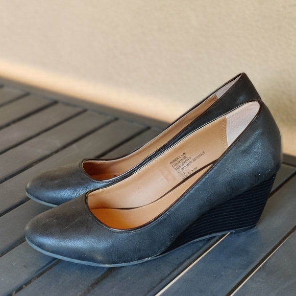 Bass Dorothy Black Wedge Heels Sz 10 - Picture 2 of 9